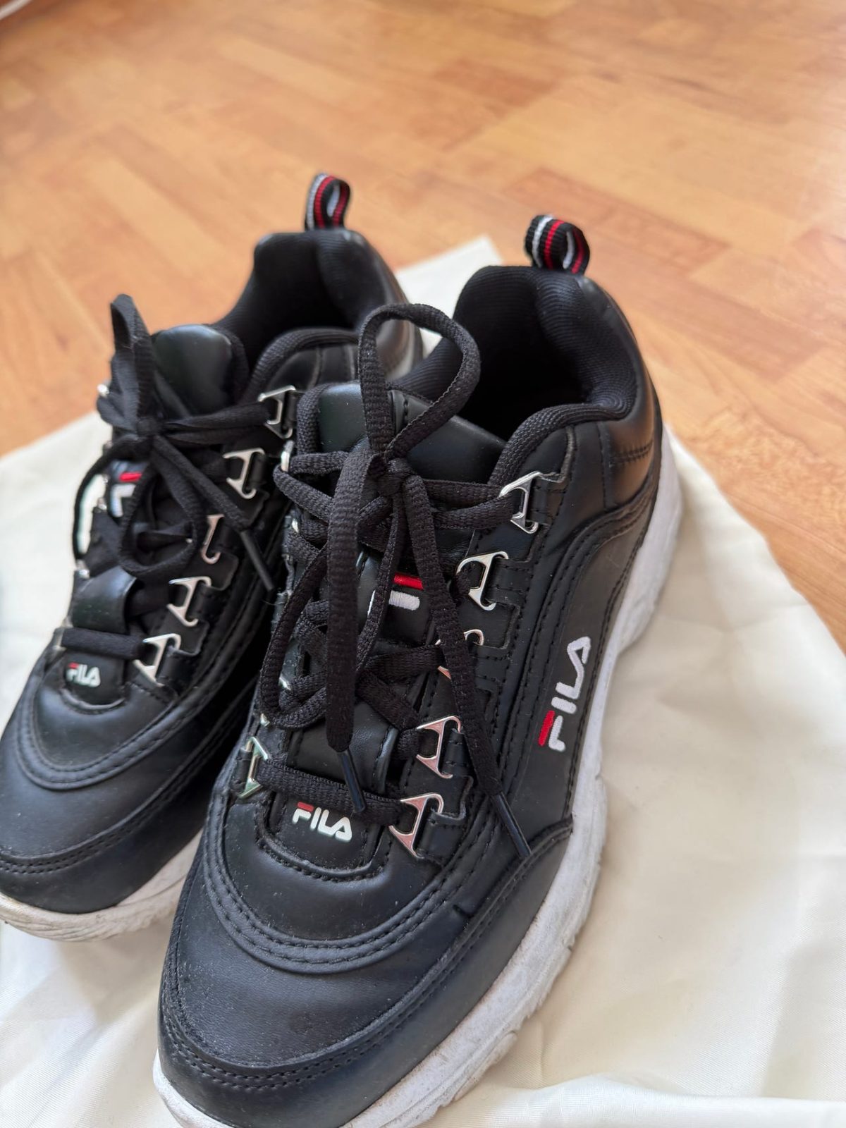Fila sneakers stl 37 svart