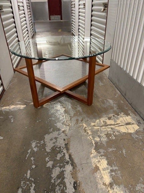 Vackert glasbord i körsbärsträ