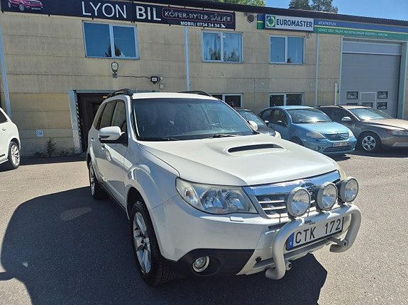 Subaru Forester 2.0 4WD Euro 5 Drag Besiktigad bak kamera